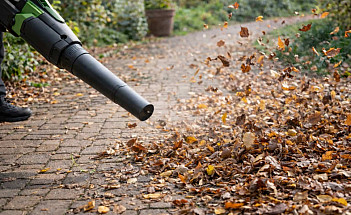 Сколько работает аккумуляторная воздуходувка