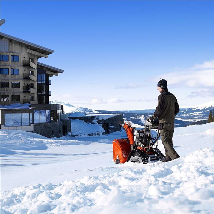 husqvarna-snow-blower-1