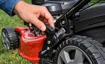 Как выбрать бензиновую газонокосилку для дачи