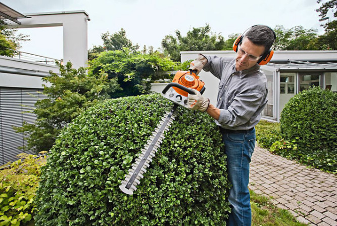 Кусторез бензиновый STIHL HS 45 (60 см) 42280112925