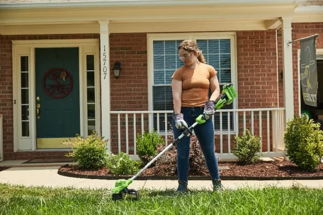 Триммер аккумуляторный Greenworks GD40LT, 40V, 38 см, с 1хАКБ 8 Ач и ЗУ