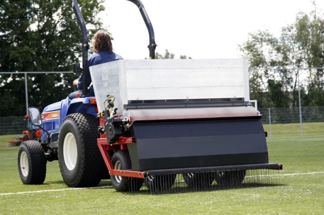 Пескователь Redexim Rink 1010 щеточный