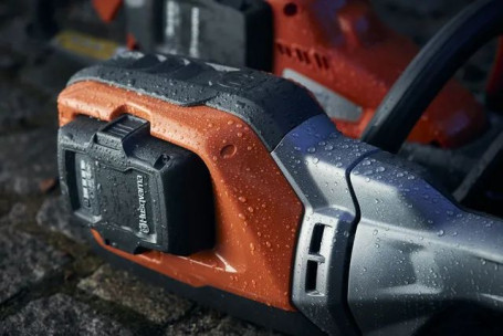 Аккумуляторные штанговые ножницы для живой изгороди Husqvarna 520iHT4