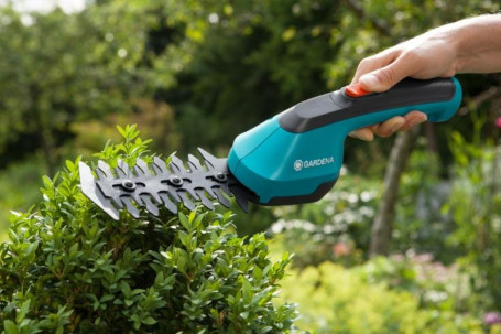 Аккумуляторные ножницы для газонов и кустарников GARDENA AccuCut 09851