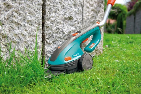 Аккумуляторные ножницы для газонов с телескопической рукояткой GARDENA ClassicCut 08890