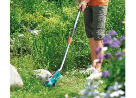 Аккумуляторные ножницы для газонов с телескопической рукояткой GARDENA ClassicCut 08890