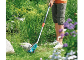 Аккумуляторные ножницы для газонов с телескопической рукояткой GARDENA ClassicCut 08890