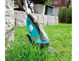 Аккумуляторные ножницы для газонов с телескопической рукояткой GARDENA ClassicCut 08890