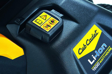 Аккумуляторный садовый райдер Cub Cadet LR2 ES76