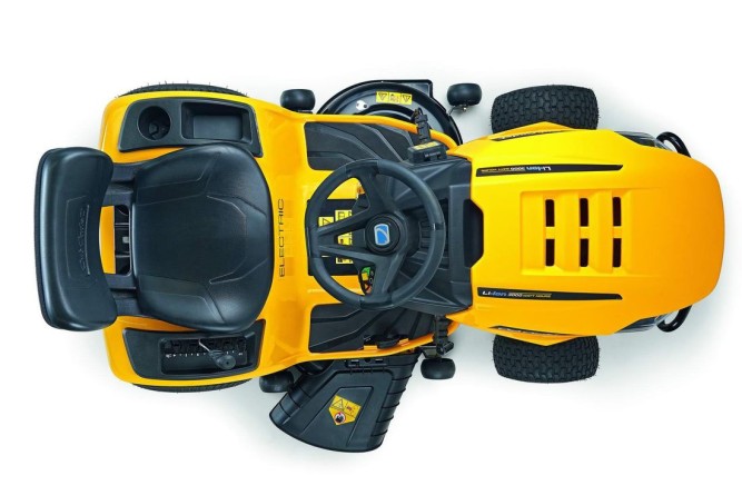 Аккумуляторный садовый трактор Cub Cadet XT2 ES107