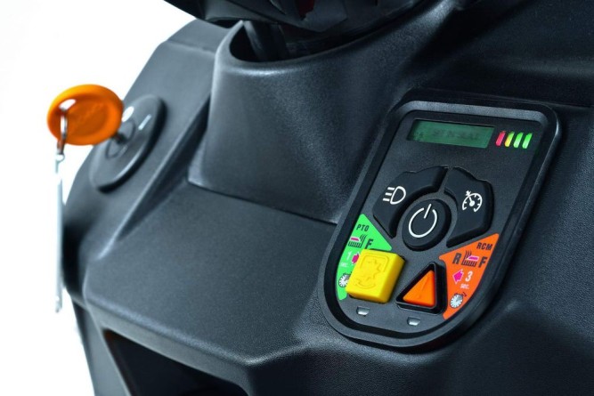 Аккумуляторный садовый трактор Cub Cadet XT2 ES107