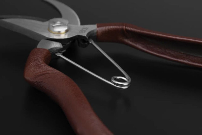 Секатор Caiman 60мм/190мм/152гр/high carbon steel (цветы) CT-190