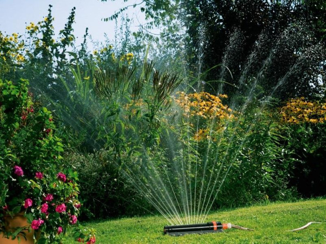 Дождеватель осциллирующий Aquazoom 250/1 GARDENA 01971-20.000.00