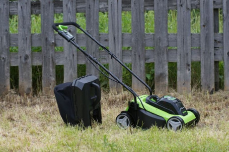 Газонокосилка аккумуляторная Greenworks G24LM33K2 24V (33 см) c АКБ 2АЧ и ЗУ, арт. 2509607