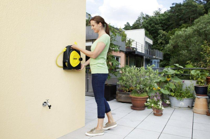 Катушка для балконов CR 3.110 компактная со шлангом 10м, распылителем и соединителем Karcher 2.645-210.0