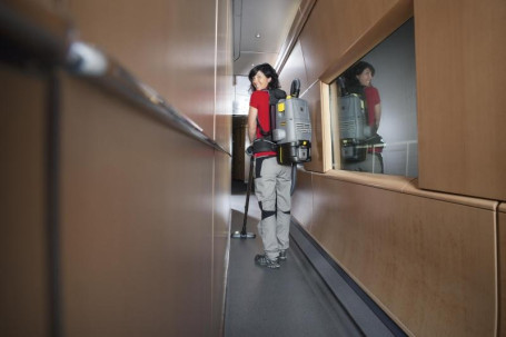 Аккумуляторный ранцевый пылесос сухой уборки Karcher BV 5/1 Bp  1.394-219.0