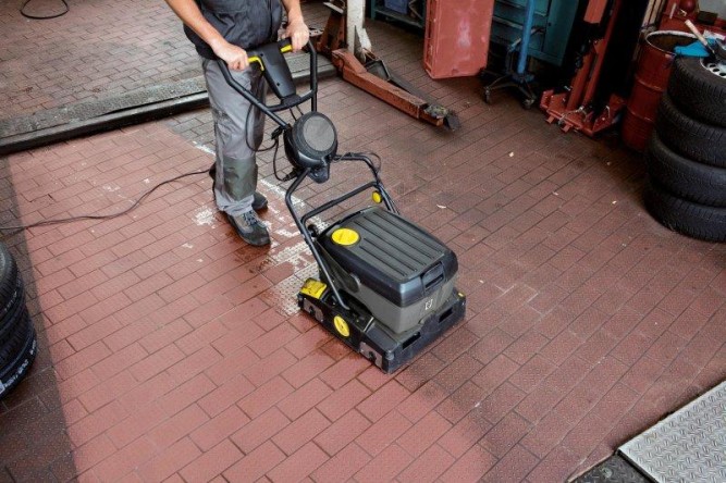 Уборочная машина Karcher BRS 40/1000 C  1.783-330.0