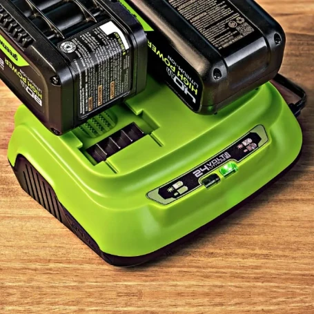 Ультрабыстрое двойное зарядное устройство Greenworks G24X2C8, 24V, 8A (2958807)