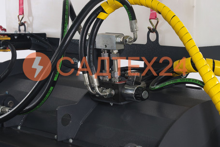 Щетка бункерная Baumech 110 см с системой орошения