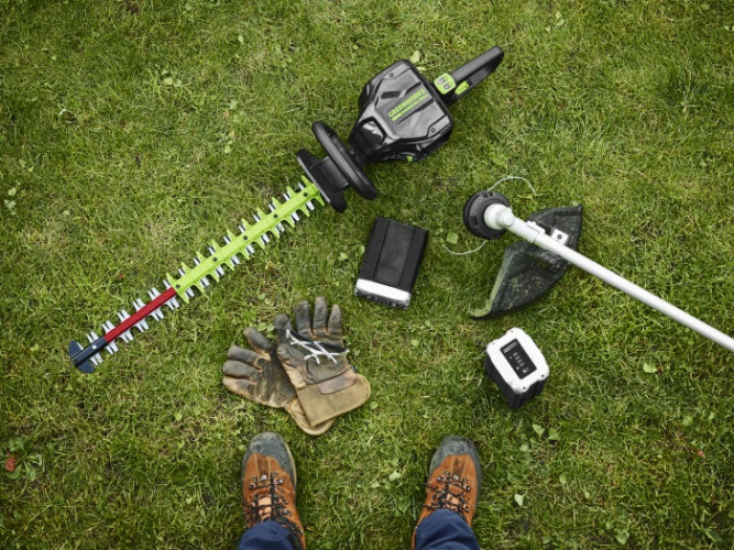 Кусторез аккумуляторный Greenworks GD82HT, 82V, 61 см, бесщеточный, без АКБ и ЗУ