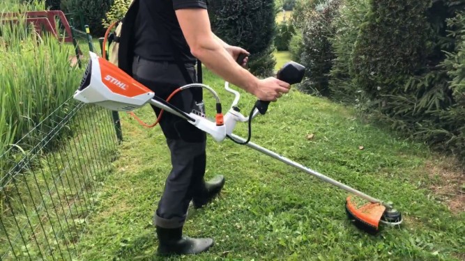 Триммер аккумуляторный STIHL FSA 130 без аккумулятора