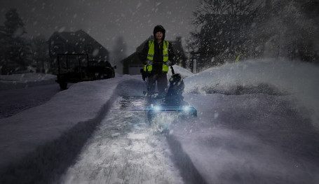 Снегоуборщик аккумуляторный Greenworks Арт. 2602507, 82V, 56 см, бесщеточный, без АКБ и ЗУ