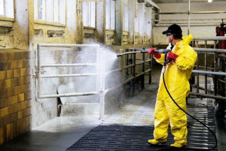 Профессиональное средство RM 92 AGRI щелочное для доильных помещений, 10л Karcher 6.295-656.0