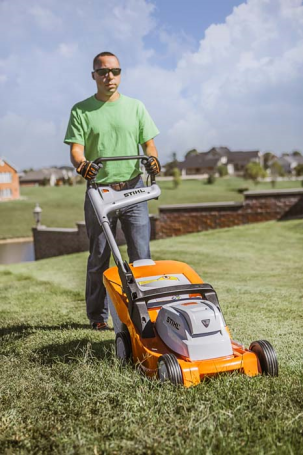 Аккумуляторная газонокосилка STIHL RMA 410 C