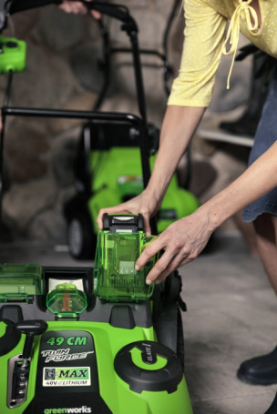 40V 49 см Газонокосилка (в комл. аккумуляторная батарея 4 А/ч и зарядное устройство)