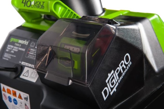 Снегоуборщик аккумуляторный Greenworks 2600007UG , 40V, 51 см, бесщеточный, с 1хАКБ 5 Ач и ЗУ