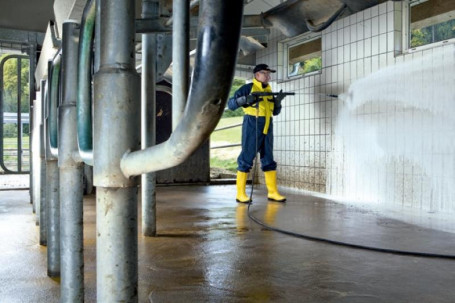 Профессиональное средство RM 91 AGRI щелочное для удаления навоза и помета, 10л Karcher 6.295-654.0