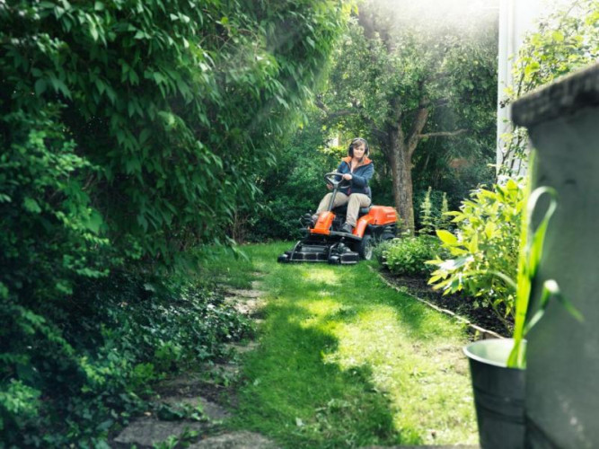 Райдер Husqvarna R 112C с декой 85 см в комплекте