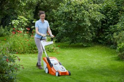 Аккумуляторная газонокосилка Stihl RMA 339 C, с AK 20 и AL 101