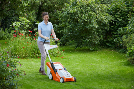 Аккумуляторная газонокосилка Stihl RMA 339 C, с AK 20 и AL 101