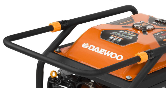 Бензогенератор Daewoo GDA 7800E-3