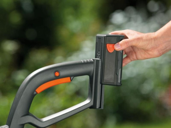 Триммер аккумуляторный GARDENA AccuCut 300 08844