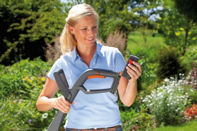 Триммер аккумуляторный GARDENA AccuCut 300 08844