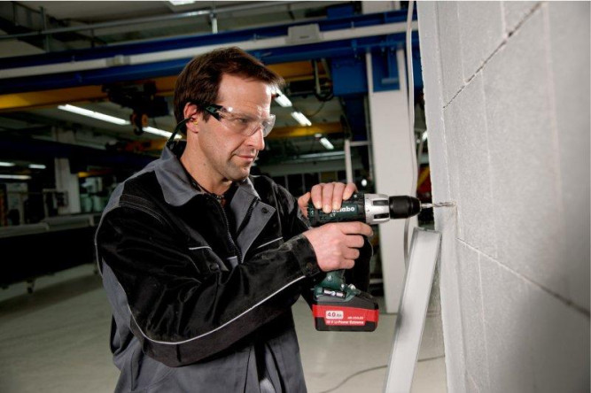 Аккумуляторная ударная дрель Metabo SB 18 LT 602103890