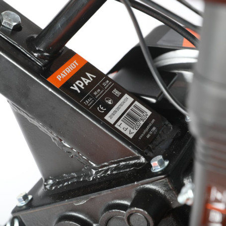 Мотоблок бензиновый ПАТРИОТ УРАЛ (колеса 19х7-8)