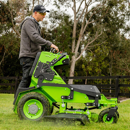 Райдер садовый аккумуляторный Greenworks ZTCS92, 82V, 92 см, с АКБ 8 кВ с нулевым радиусом разворота