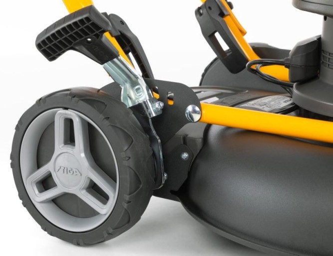 Аккумуляторная газонокосилка Stiga Multiclip 47 S DAE