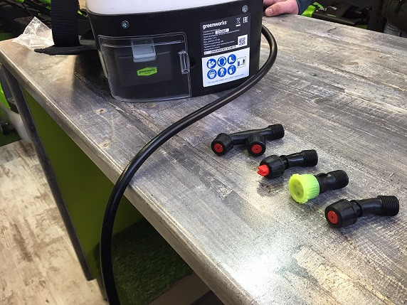 Опрыскиватель садовый аккумуляторный Greenworks 24V