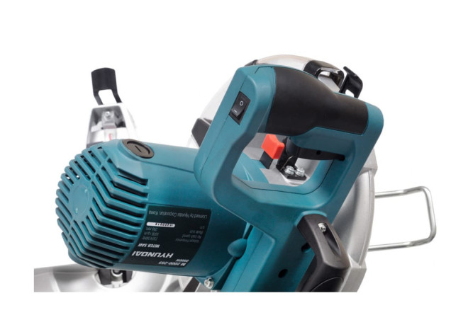 Торцовочная пила HYUNDAI M 2000-255