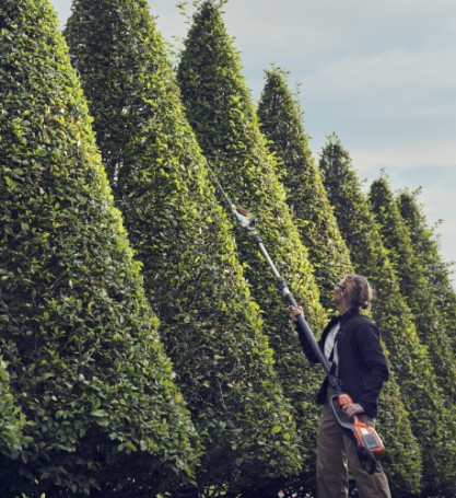 Аккумуляторные штанговые ножницы для живой изгороди Husqvarna 520iHT4 New