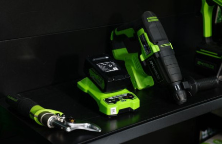 Быстрое зарядное устройство Greenworks  Арт. 2946407, 24V, 4А