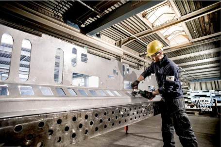 Аккумуляторный кромочный фрезер Metabo KFM 18 LTX 3 RF 601754700