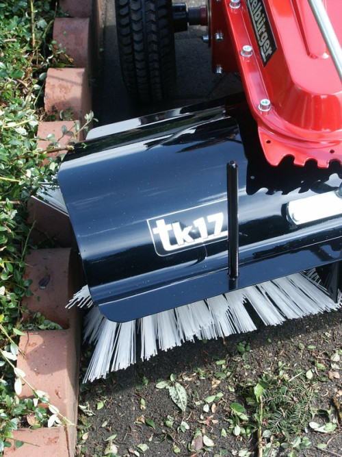 Подметально-уборочная машина TIELBUERGER TK17 (двигатель Briggs&amp;amp;Stratton 575 EX )