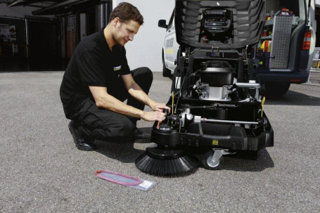 Подметальная машина Karcher KM 75/40 W P  1.049-205.0