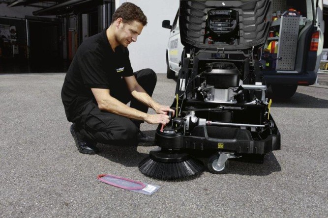 Подметальная машина Karcher KM 75/40 W P  1.049-205.0