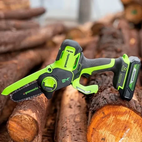 Цепная мини пила аккумуляторная Greenworks G24MCS10, 24V c 1хАКБ 4Ач и ЗУ